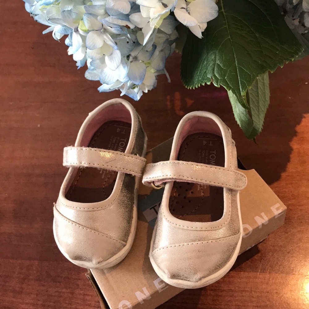 Toddler Mary Jane Gold Metallic Tiny Toms sz4